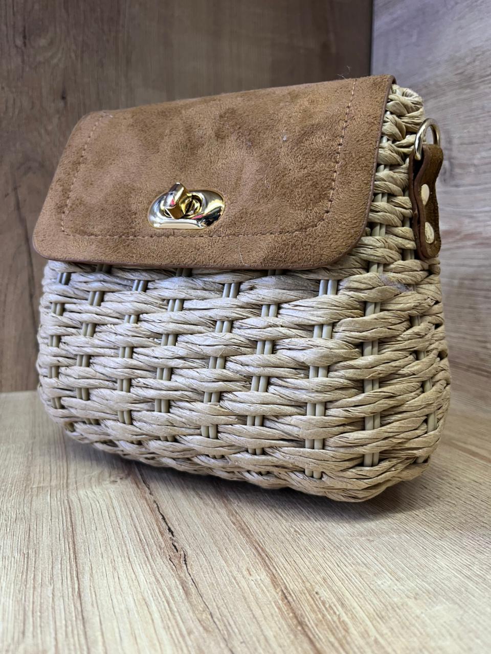 Cartera cuero cafe tipo gamuza de paja biodegradable